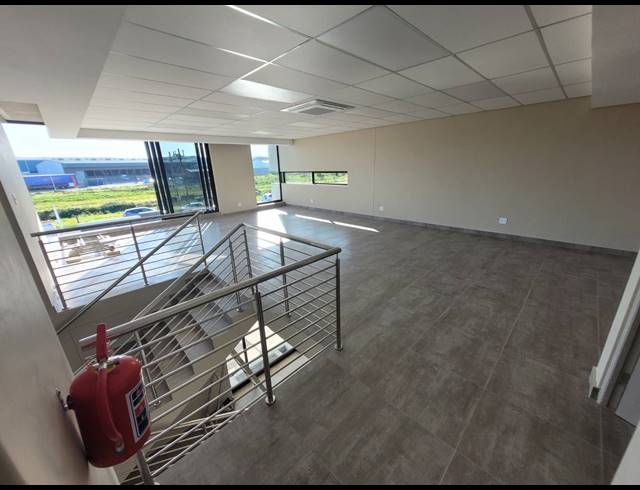 395M² WAREHOUSE TO LET IN STIKLAND INDUSTRIAL